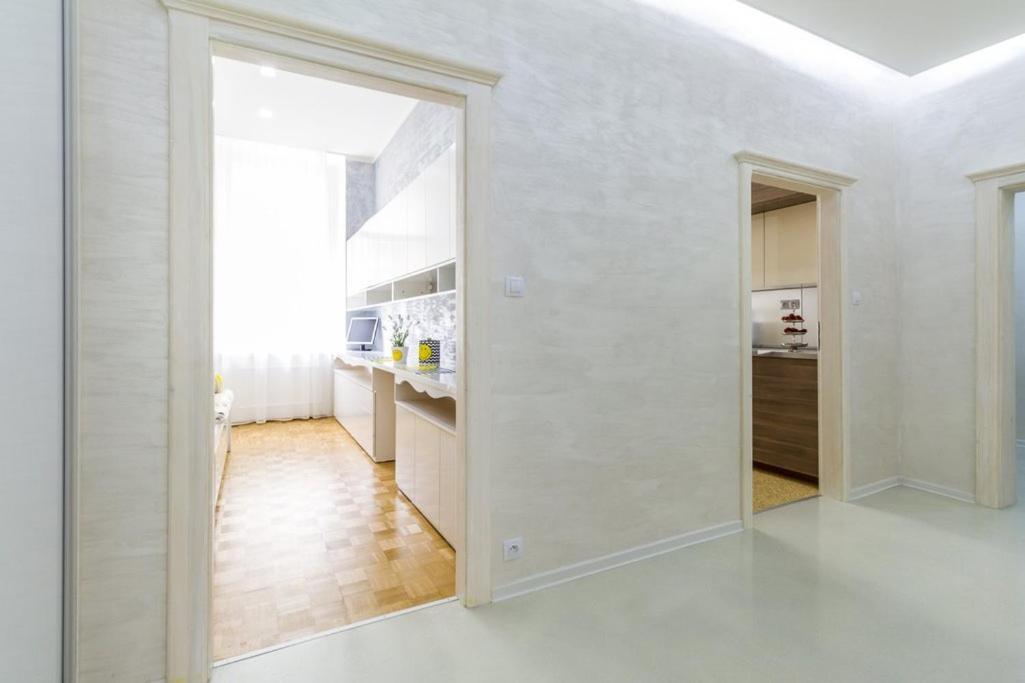 Stylish Apartment 5 Minutes Walk From City Center Прага Экстерьер фото